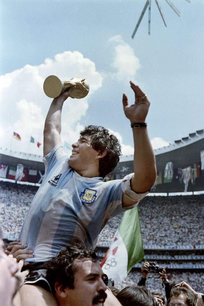 「サッカー史上最高のレジェンド」ディエゴ・マラドーナ逝去 ボカとラ・リーガが悼む「永遠のディエゴ」の画像
