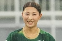 ｢美人すぎるて｣なでしこMF塩越柚歩、ミャンマー遠征オフショに横浜の夜景輝く“彼氏目線ショット”も公開