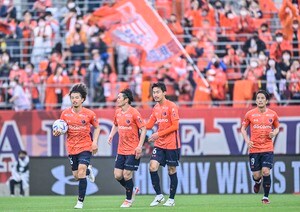 「ぜひ、一覧表ほしい」大宮アルディージャファンフェスティバルに、「鮫島彩のフリーザ」や「富山貴光のピカチュウ」など登場！ 原博美本部長も「誰が誰だかわかりますか？」と選手のコスプレ集合写真公開！の画像