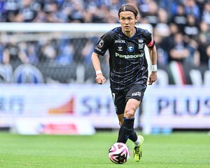 「超絶カッコええ!!」J1・G大阪の記念ユニ着用選手のイラストにファン興奮！「写真みたい！」「クリアファイルにしてほしい」などの声の画像