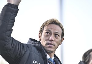 「言ってる本人がレジェンドなんだが」本田圭佑・吉田麻也・香川真司との2ショット3枚を公開した霊長類最強レジェンドにツッコミの声続々！「さすが、レジェンド」の声の画像