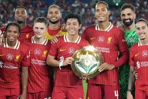 歴代最高額の897億円補強、プレミア王者リバプールが｢緑めっちゃかわいい｣サードユニ発表！レトロな三つ葉マーク搭載の｢現代に映えるクラシックな一枚｣の画像