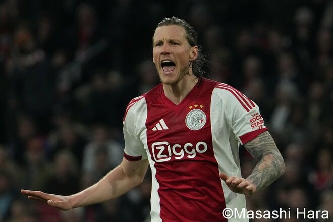 板倉滉＆冨安健洋の最新ショットを現地スタジアムで撮影！苦境のアヤックスの本拠地で披露されたクライフコレオ！5位転落からの再浮上への鍵は？【アヤックスvsトゥエンテ】激闘PHOTOギャラリーの画像007