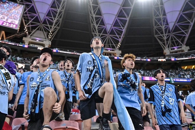 【サポーターアルバム】サウジアラビア・ジェッダ開催のACLE決勝に川崎サポーター700人が集結！ 現地で声援を送ったサポーター写真78枚「アル・アハリー川崎フロンターレ(1)」の画像071