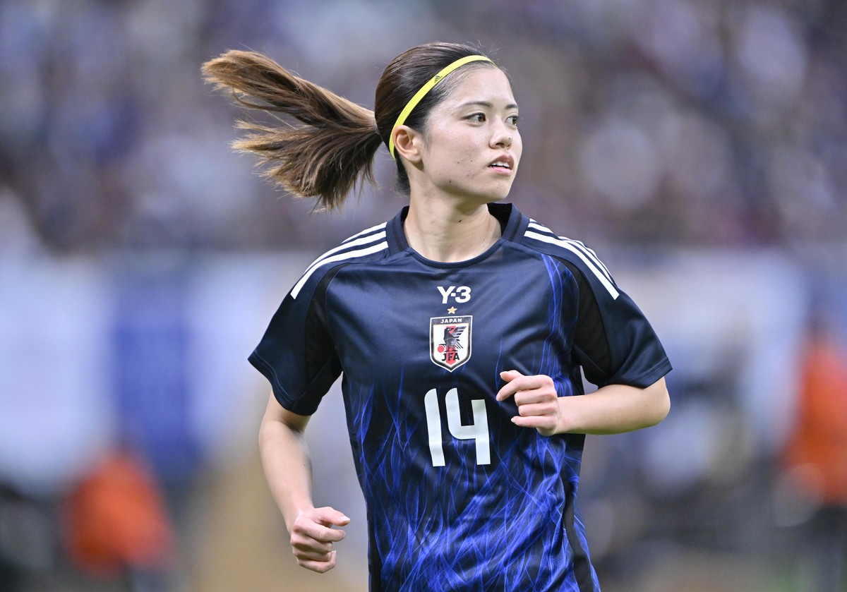 【圧着費込】なでしこ ユニフォーム 長谷川唯 唯ちゃん似合いすぎじゃね｣長谷川唯のマンC空色グラデーションの新ユニ