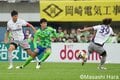 ｢残留｣と｢優勝｣を追い求める激戦！ 湘南FW鈴木章斗のエース証明弾！ PK失敗、一発レッドも京都が執念の同点弾！“痛み分け”の日曜日【湘南ベルマーレvs京都サンガF.C.】激闘PHOTOギャラリーの画像001