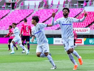 G大阪が”3枚替え”で追いつく！「大阪ダービー」負傷交代2人が出る死闘は得点を奪い合ってのドローの画像