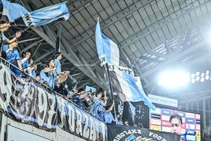 【サポーターアルバム】「ヴィッセル神戸―川崎フロンターレ」平日アウェイゲームに多くのサポーター駆け付け声援送る……試合前にはマルシーニョのチャント響かせ共闘の画像