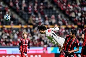 「こんなん男でも惚れちまうだろ!!!」川崎FW家長が芸術的ゴール後に見せた「味方選手への感謝の行動」が大反響！ 試合中のピッチでの意外な姿の画像