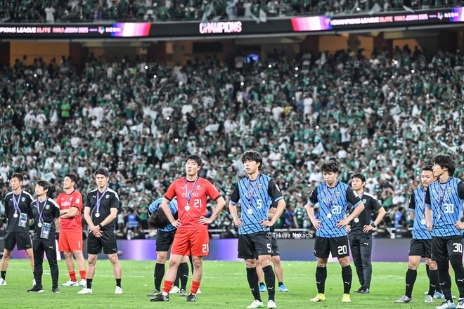 【川崎フロンターレアルバム】ACLE決勝で両SBとして奮闘した佐々木旭の写真40枚！ 試合後に見せた放心状態が表す、すべてを注ぎ込んだ姿「アル・アハリー川崎フロンターレ」の画像005