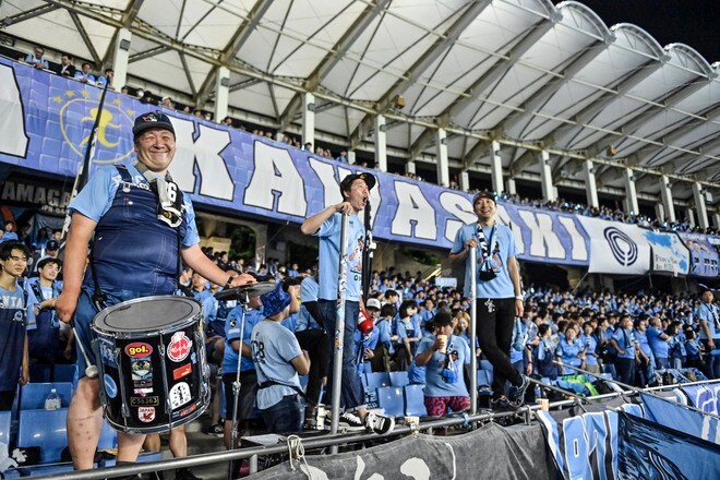 【サポーターアルバム】水曜開催の横浜FC戦に2万人が駆け付けた川崎フロンターレのサポーター写真47枚！ 勝利後の笑顔ショット「川崎フロンターレー横浜FC」の画像011