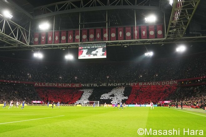 板倉滉＆冨安健洋の最新ショットを現地スタジアムで撮影！苦境のアヤックスの本拠地で披露されたクライフコレオ！5位転落からの再浮上への鍵は？【アヤックスvsトゥエンテ】激闘PHOTOギャラリーの画像006