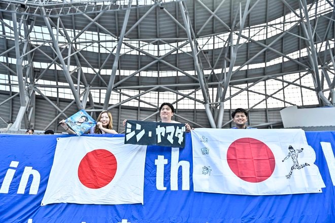 【サポーターアルバム】サッカー日本代表の韓国戦勝利を支えたサポーター写真95枚！ 韓国・龍仁に駆け付けた熱い声援ショット「日本代表ー韓国代表」の画像038