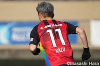 「赤いユニで還暦を迎えてもらえるの嬉しすぎる｣還暦キングカズがまとうJ3福島“和モダン”新ユニフォームに反響｢ここ最近では1番好き｣｢やまやさん入ってる」