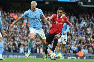 ｢美しい｣!! マンチェスター・シティに女神が降臨! 元ワンダーガールズの韓国人歌手・ソンミがマンチェスター・ダービー観戦! 背番号17を着たユニフォーム画像に｢14万超いいね｣の大反響の画像