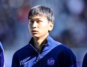 「ヤバい18歳だ!!!」「早く日本代表で見たい」J1広島の天才18歳MFが見せた「ACLEでの直接FKゴール」が衝撃呼ぶ！「５番が飛ばないの読んでたのか⁉︎」と軌道にも注目の声の画像