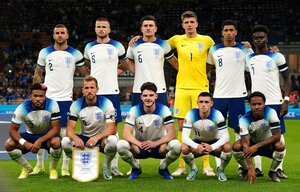 ｢スーパーカッコいい｣!! イングランド代表メンバーのスーツ姿に｢4万2000超いいね｣の大反響! ｢なんてハンサムなメンバーなんだ｣と話題の、ワールドカップメンバー集合写真の画像