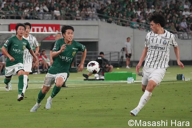 東京Vvs川崎戦は土壇場での同点弾で1-1ドロー！中村憲剛HCがベンチ入り！溝口修平とラザル・ロマニッチの歓喜＆脇坂泰斗と平川怜の奮闘！【東京ヴェルディvs川崎フロンターレ】激闘PHOTOギャラリーの画像002