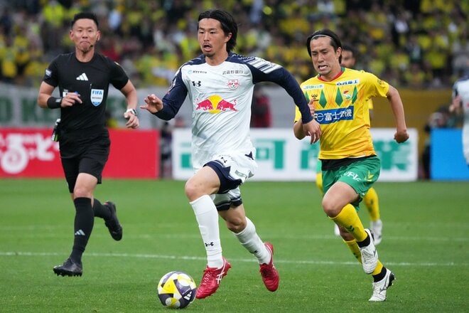 開始5分の背番号10の先制ゴールで幕開け！雨天の国立での1位と3位の上位対決はアウェイチームに軍配【ジェフユナイテッド千葉vsRB大宮アルディージャ】PHOTOギャラリー27連写の画像013