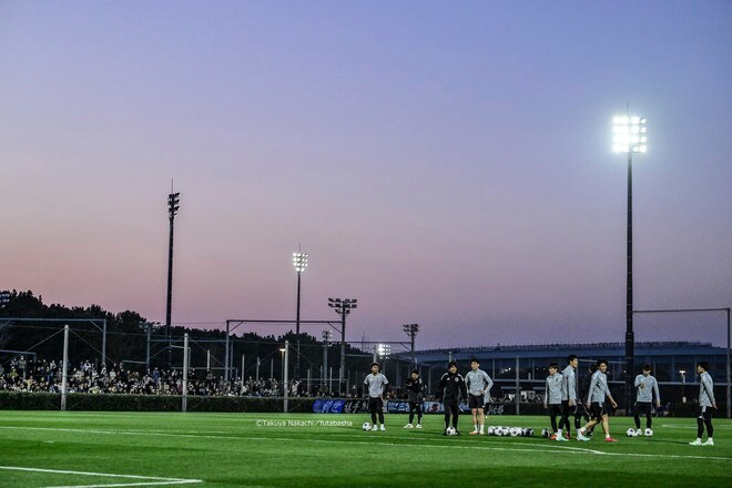 【試合アルバム】「サッカー日本代表練習」大勢のサポーターの前で公開練習！ サウジアラビア戦へ向けミニゲームなど実施「中地拓也 撮影写真」の画像003