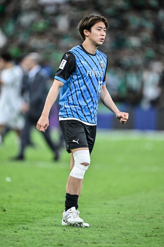 【川崎フロンターレアルバム】ACLE決勝で無念の負傷交代した三浦颯太の写真31枚！ 出場を続けた気迫の左SBのピッチ内外の姿「アル・アハリー川崎フロンターレ」の画像017