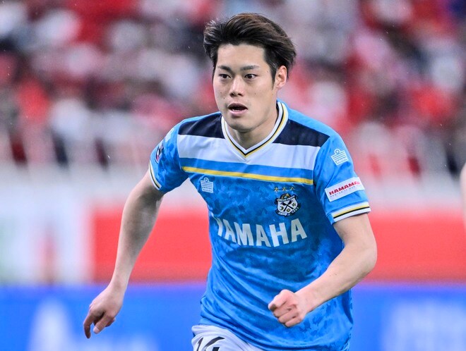 「祝福とは言え寒そうだなぁ…」J2ジュビロ磐田の誕生日選手への「雪玉と水による祝福」に悲鳴の声! 大寒波襲来の影響がキャンプ中にも表れるの画像