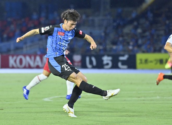 大量得点を生んだ川崎の2枚替え(1)「広島の5-4ライン」に飲まれる前にの画像