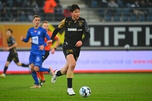 原大智が技ありヘッドで今季2ゴール目！「日本人選手4人がスタメン」の試合で｢日本代表入り期待｣22歳の大器が決めた一矢報いる｢ヘディング弾｣とは?【動画】の画像