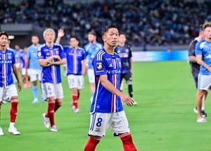 「日の丸のユニフォームかっこいい！」J1横浜FMが「ACL用ユニフォーム」発表！ 日本国旗と大会ワッペンがついたデザインに、「絶対ほしい」の声の画像