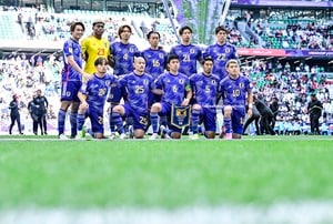 「泣ける」「敗者の美学！」日本敗戦直後のピッチ上での“抱擁シーン”が話題！「この友情見てホッコリする」「アヤセのためにもイラン優勝してくれよ」の声の画像