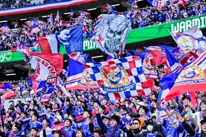 「銀行マンというか、とにかく髪型とスーツ似合いすぎてる」名門を渡り歩いた横浜FM・35歳MFのスーツ姿に絶賛の嵐！「日本郵船に勤務感」「髪あげると一気に公務員から金融機関勤務に替わる」の声の画像