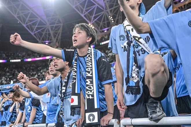 【サポーターアルバム】ACLE決勝で敗退した川崎サポーターの涙の姿……試合後、現地で感情を爆発させたサポーター写真51枚「アル・アハリー川崎フロンターレ」の画像048