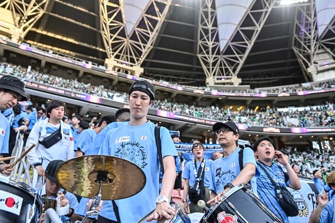 【サポーターアルバム】アジア青覇を果たすべく700人の川崎サポーターがACLE決勝に駆け付けた！ 現地で声援を送ったサポーター写真72枚「アル・アハリー川崎フロンターレ(2)」の画像056