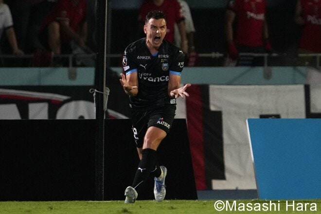 4戦連続ゴール中の｢川崎17番｣が終了間際に勝ち越し弾、直後のFKを｢浦和10番｣が決めて同点に！ 激闘を制したのは【川崎フロンターレvs浦和レッズ】激闘PHOTOギャラリーの画像004