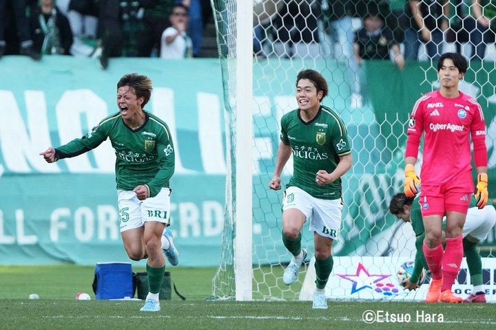 激戦“東京クラシック”は東京Vが2点差を追い付いてのPK勝ち！｢勝点2を失った試合｣｢僕が言うと退場になっちゃうから｣試合後の両指揮官の言葉に何を感じる？【東京ヴェルディvs FC町田ゼルビア】原悦生PHOTOギャラリー 