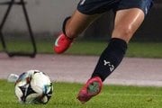 ベレーザ歓喜の瞬間にレジェンド2人も駆けつけた！｢サッカーの神様っているんですね｣今季限りで引退のDF岩清水梓が息子と掲げた優勝トロフィー【RB大宮アルディージャWOMEN vs日テレ・東京ヴェルディベレーザ】激闘PHOTOギャラリーの画像