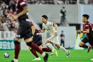 「びっくりした」「工夫してる」J1川崎が神戸戦の飲水タイムで「画期的な熱中症対策」導入！ Jリーグ公式も「熱中症予防としてご参考にしてください」と推奨した光景の画像