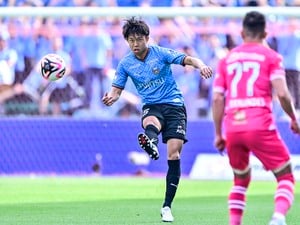 【最終ラインに負傷者続出の川崎。SBではなくCBで佐々木旭が見せる闘志(2)】CBでイメージしたチームの攻撃を生かすためのプレー選択……失点場面は試合後すぐに映像で意見交換の画像