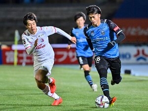 川崎、開幕2連勝！(2) 「3試合連続64分シミッチ交代」と「相手守備を無力化した三笘」の画像