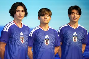 もう見た⁉日本代表MF南野拓実が｢長髪→短髪｣＆FW後藤啓介が｢金髪→黒髪｣にチェンジ！ ガーナ戦前日の変身に｢南野は短髪がガチイケなんよ｣｢こっちの方が似合ってて好き｣の画像