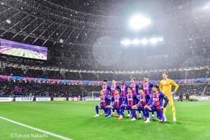 「花火＆火柱＆青赤ライト」で染まる新国立競技場が「かっこよすぎ！」ド派手演出の「Jリーグ史上初開催」試合でFC東京がガンバ大阪を２－０撃破！の画像