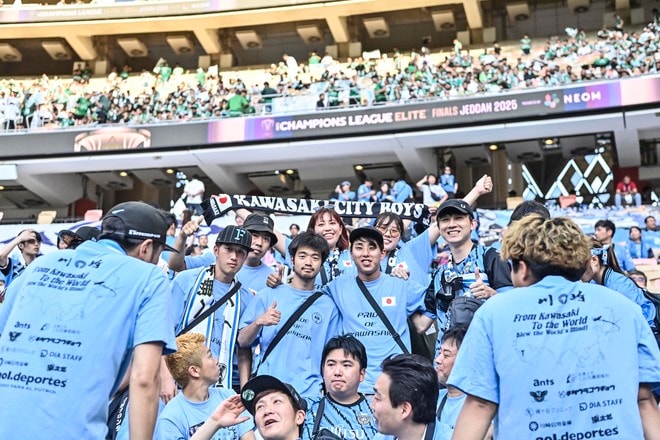 【サポーターアルバム】アジア青覇を果たすべく700人の川崎サポーターがACLE決勝に駆け付けた！ 現地で声援を送ったサポーター写真72枚「アル・アハリー川崎フロンターレ(2)」の画像021