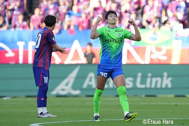 鈴木章斗の｢美しいミドル弾｣で先制、湘南が｢J1残留｣を引き寄せる4連勝【FC東京vs湘南ベルマーレ】原悦生PHOTOギャラリー｢サッカー遠近｣の画像006