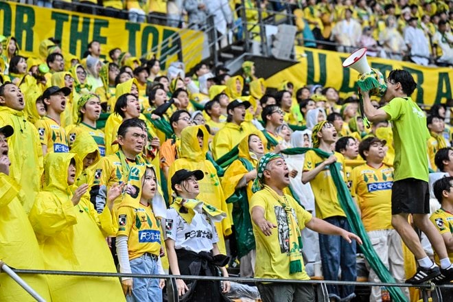 【千葉サポーターアルバム】雨の中で首位堅持のチームを後押しした「ジェフユナイテッド千葉のサポーター写真99枚」！ ゴール裏の熱狂ショット「ジェフユナイテッド千葉ーベガルタ仙台」の画像013