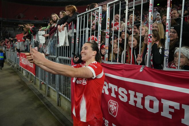 【画像19枚】なでしこの至宝から欧州女王へ！アジア杯優勝の谷川萌々子とマンU宮澤ひなたが欧州CLで激突！バイエルン熱狂の夜を現地撮の画像002