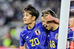 「後ろにいるよ」浅野拓磨を捉えたものの久保建英が「ピンボケフサいますね」とコメントした写真が話題に！ 浅野を写した一枚へのアピールで、「タグつけといたよ」とFWも応えるの画像