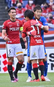 【横浜FCVS札幌】横浜FC・三浦知良、いよいよ決別の時か「カズをここで出すのか」の落胆 原悦生PHOTOギャラリー「サッカー遠近」の画像