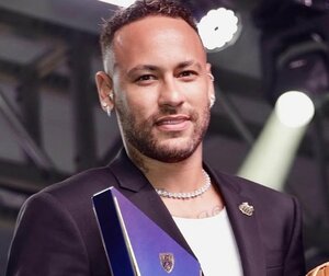 ｢この写真すごすぎる｣ブラジル代表ネイマール、第二子妊娠中の元恋人超美人モデルと“ふっくらお腹”の親子マタニティフォト公開｢なんて素敵な家族！｣の画像