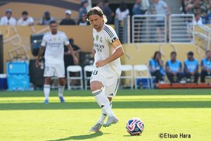 ｢可愛いいいっ｣｢帽子姿も素敵｣NHK朝ドラ女優の“クラブW杯準決勝ナマ観戦ショット”に反響｢めっちゃBIGMatch観戦してるやん｣｢うらやましいです！｣の声の画像