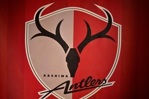 「バルセロナ感」「今風のユニって感じ」J1鹿島が来季の新ユニフォームを発表！「柴崎岳がカッコ良すぎぃぃ」「海舟いるぞ！！」とモデルになった選手にもファン注目の画像